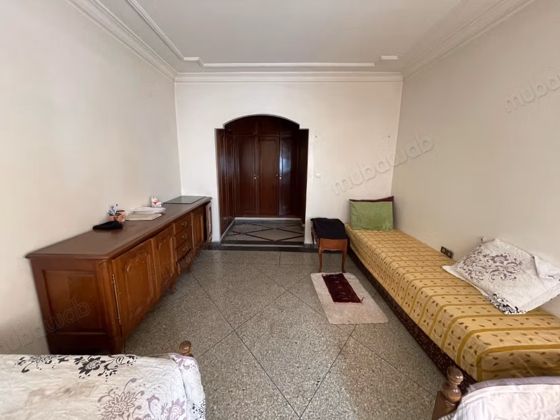 Superbe appartement à vendre à Maârif Extension. 
Surface totale 134 m². 
Four encastré