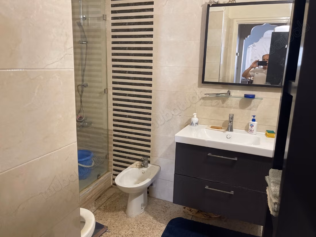 Superbe appartement à vendre à Maârif Extension. 
Surface totale 134 m². 
Four encastré