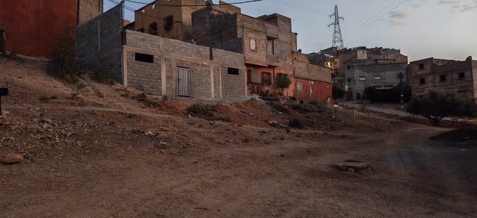 Vente terrain à Béni Mellal.
Superficie 127 m²