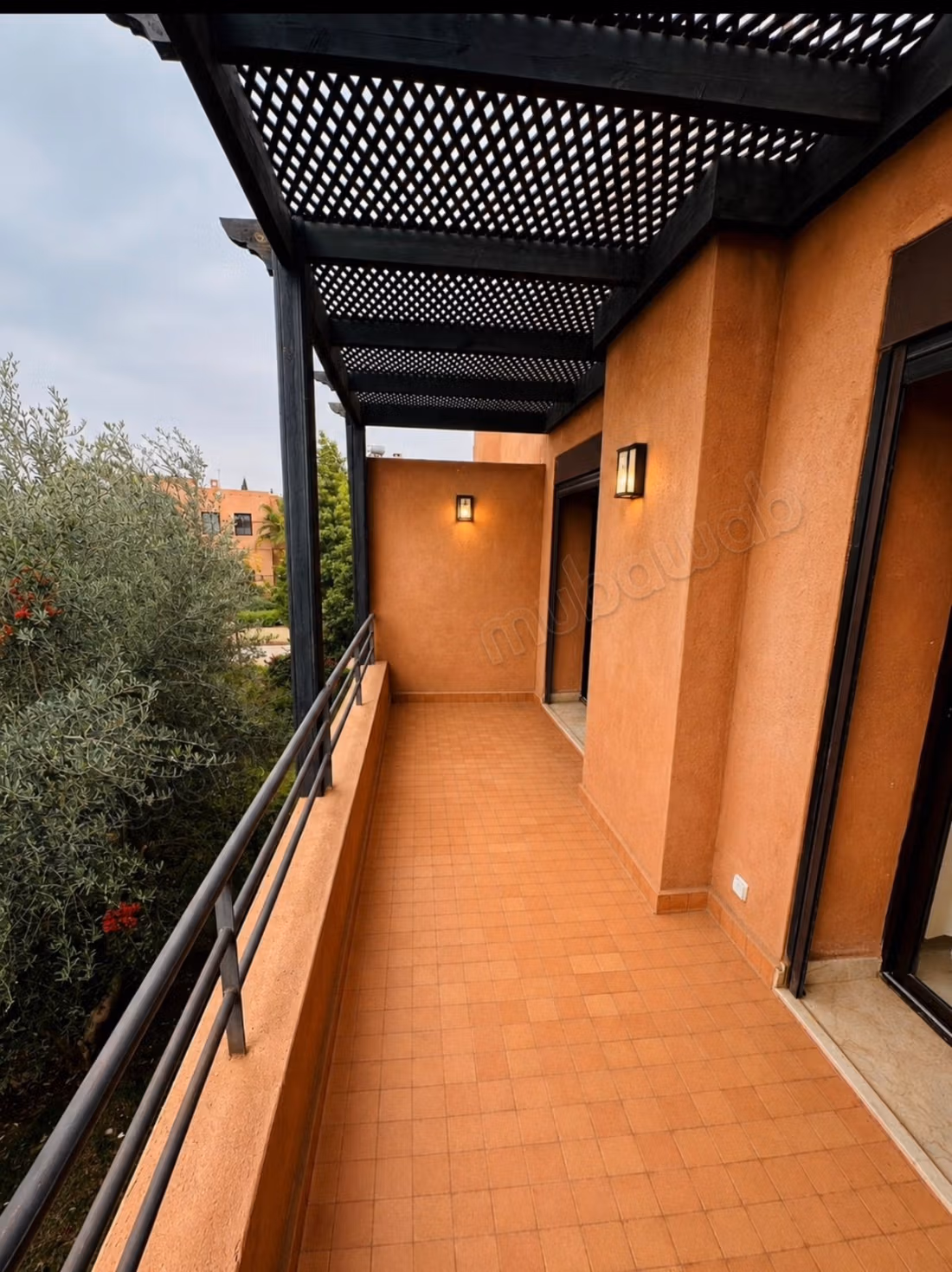 Location d'un appartement à Route de l'Ourika.
Surface de 120 m².
Cheminée et climatisation