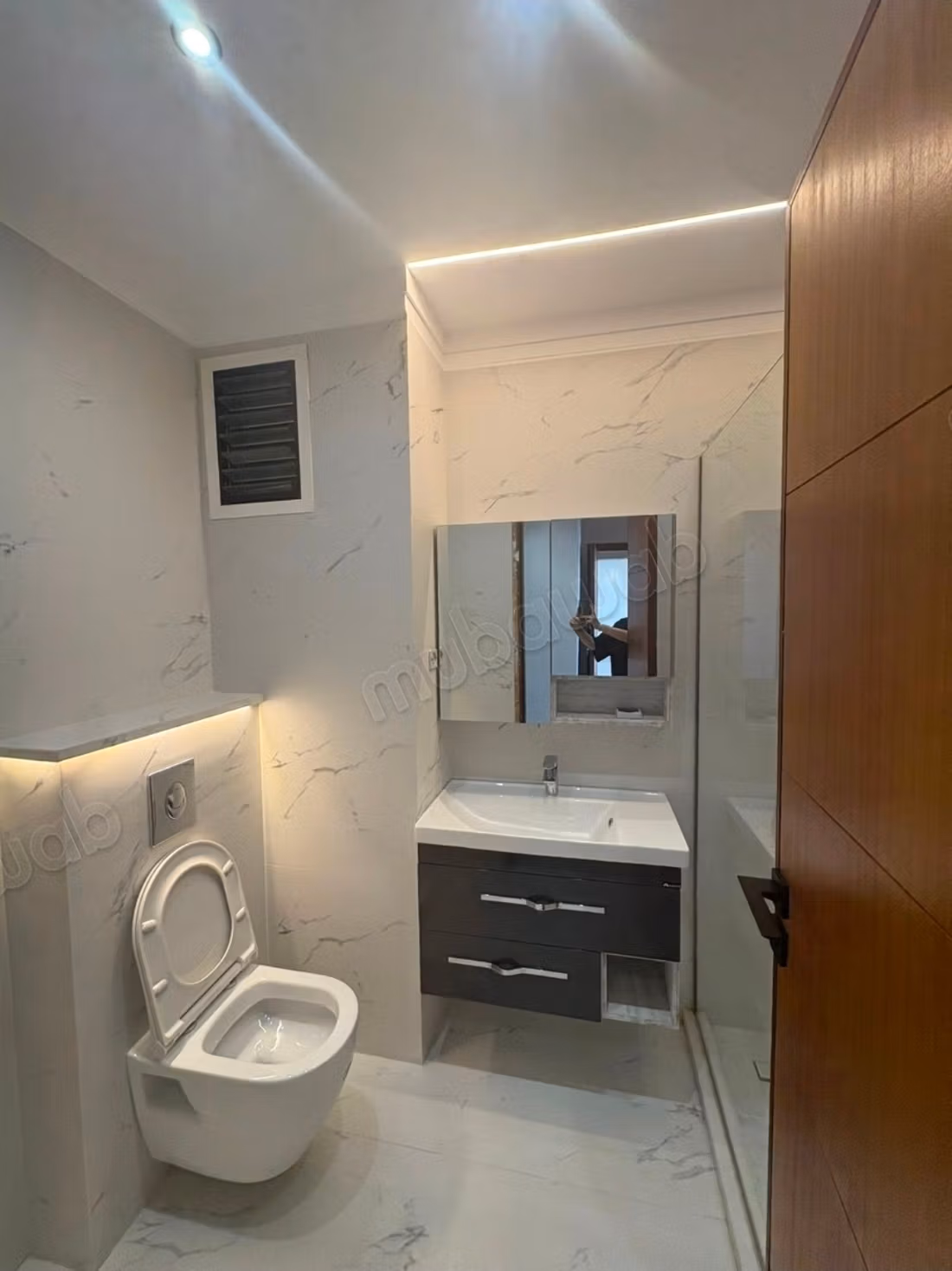 Bel appartement en location à Triangle d'Or. 5ème et dernier étage avec vue dégagée