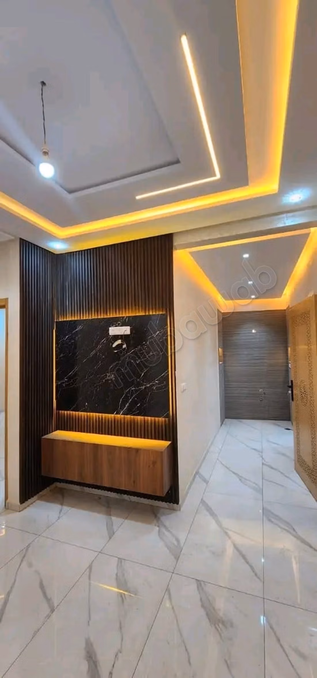Bel appartement à vendre à Azrou. 3 grandes pièces. Avec ascenseur et balcon