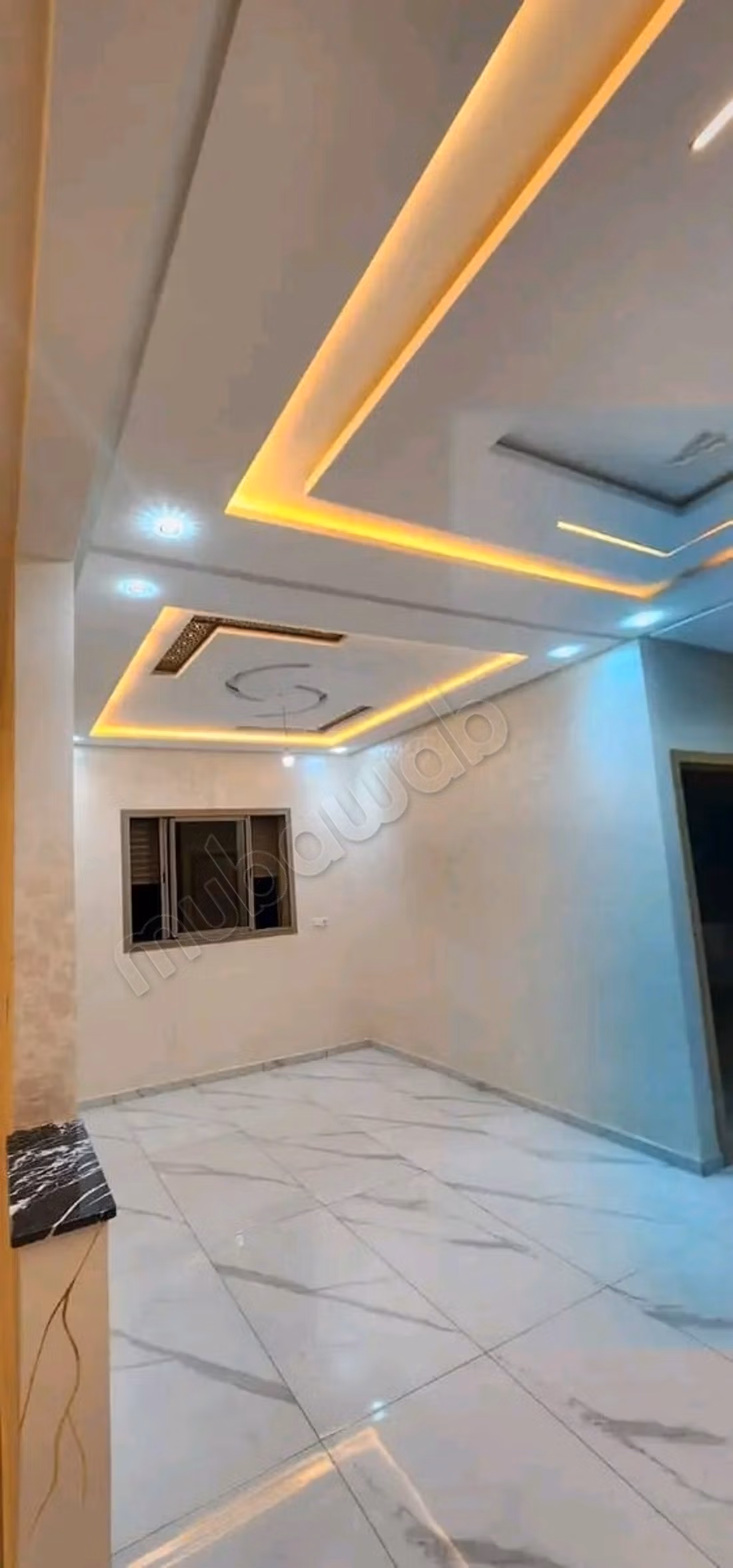 Bel appartement à vendre à Azrou. 3 grandes pièces. Avec ascenseur et balcon