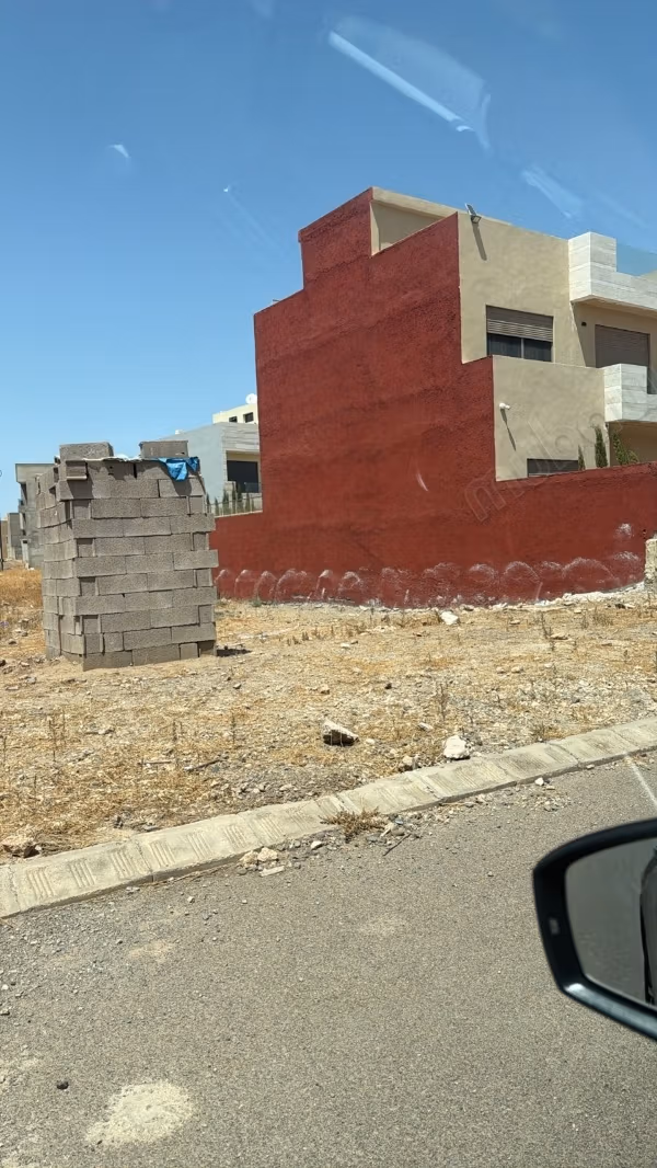 Terrain magnifique à vendre sur la Route Casablanca. Surface totale 168 m²