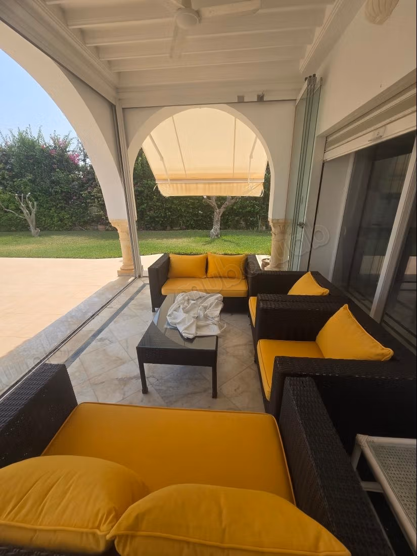 Villa de maitre vente à la soukra