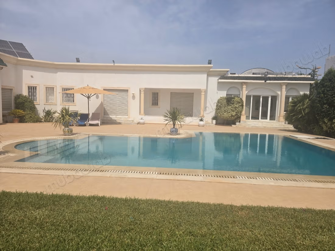 Villa de maitre vente à la soukra