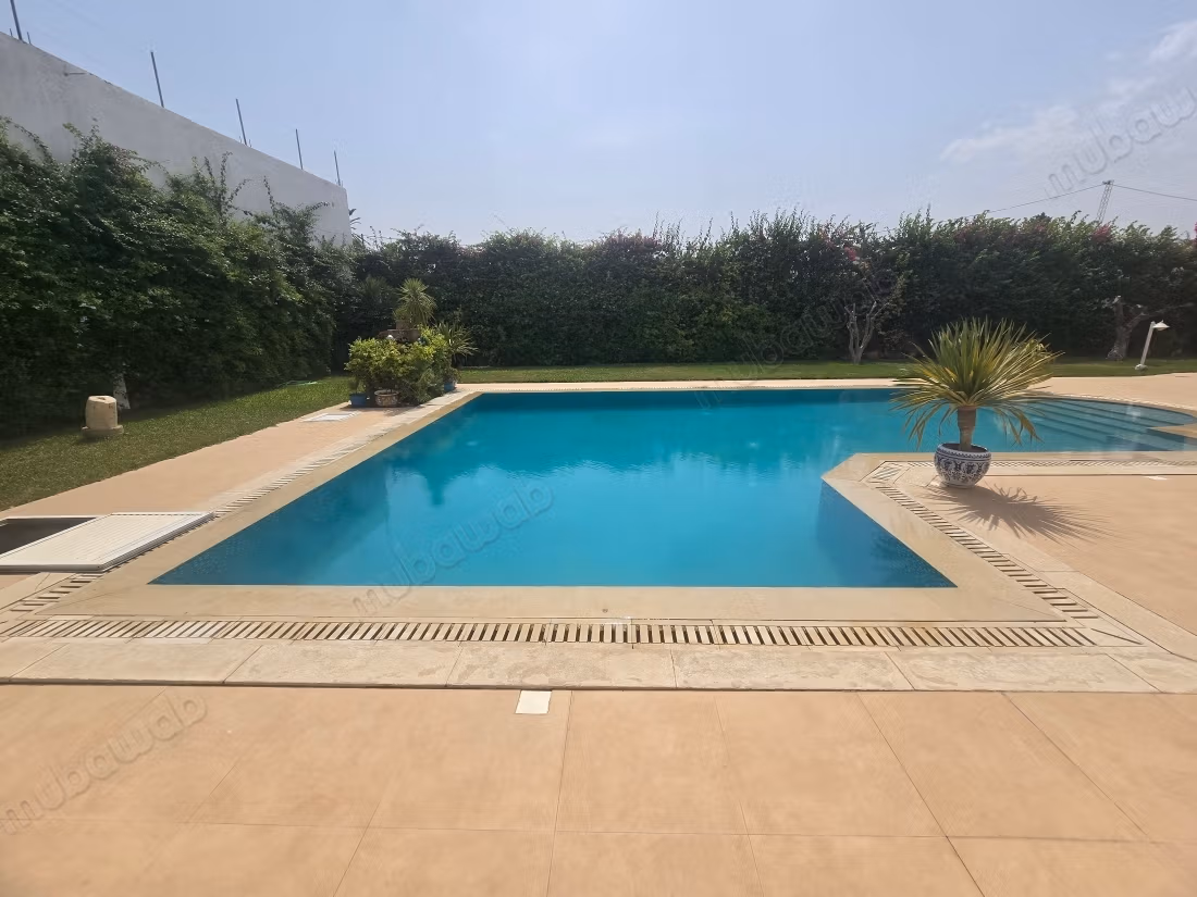 Villa de maitre vente à la soukra