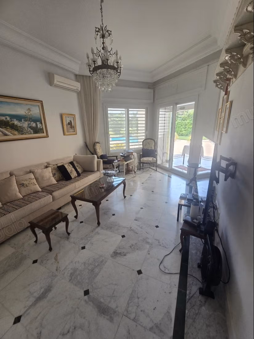 Villa de maitre vente à la soukra