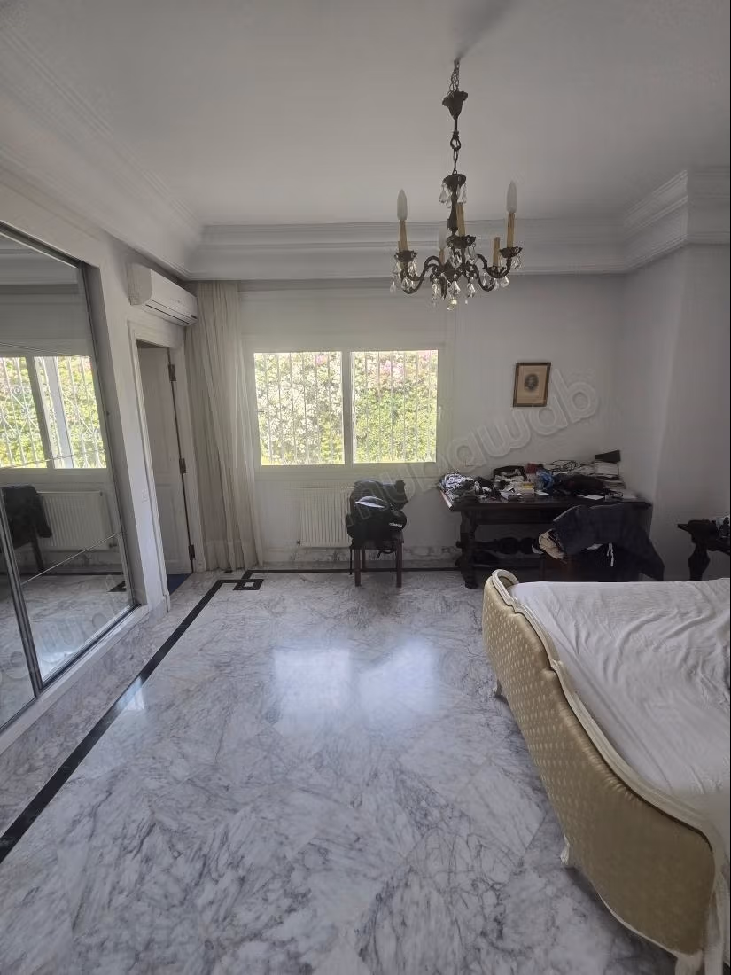 Villa de maitre vente à la soukra