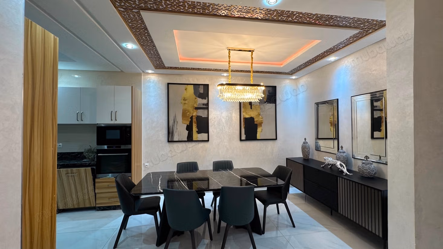 Maison à vendre à Sidi Hajji. Surface totale 258 m². Salon traditionnel marocain, résidence sécurisée