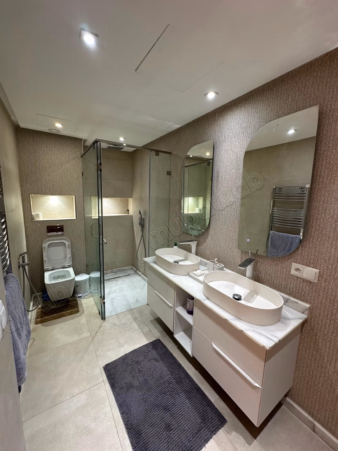 Maison à vendre à Sidi Hajji. Surface totale 258 m². Salon traditionnel marocain, résidence sécurisée
