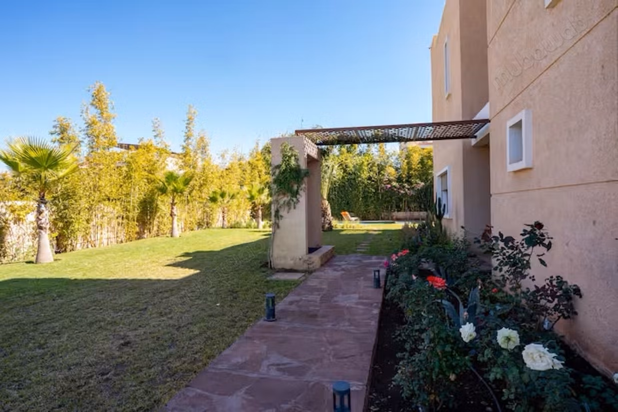 Venta de villa de lujo en la Ruta de Tahanaout. 4 habitaciones. Piscina, aire acondicionado