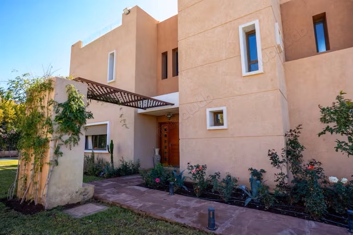 Venta de villa de lujo en la Ruta de Tahanaout. 4 habitaciones. Piscina, aire acondicionado