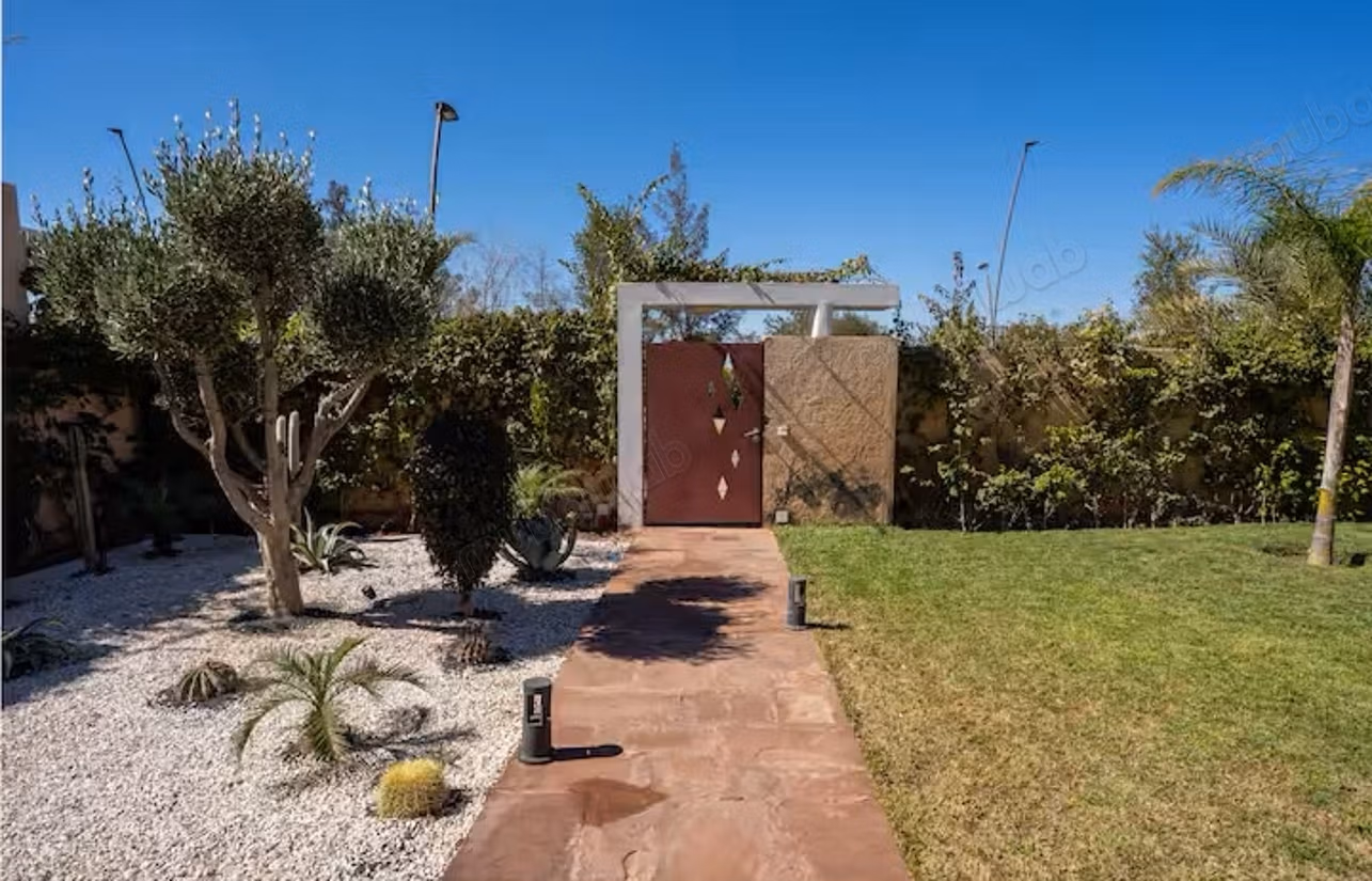 Venta de villa de lujo en la Ruta de Tahanaout. 4 habitaciones. Piscina, aire acondicionado