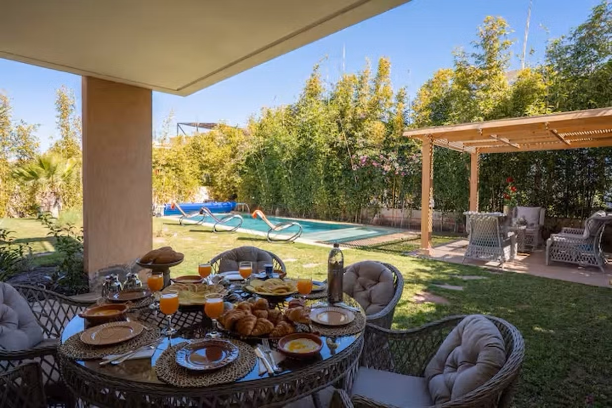 Venta de villa de lujo en la Ruta de Tahanaout. 4 habitaciones. Piscina, aire acondicionado