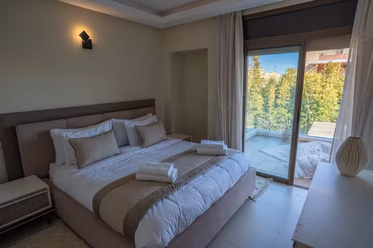Venta de villa de lujo en la Ruta de Tahanaout. 4 habitaciones. Piscina, aire acondicionado