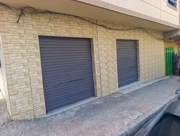 Local commercial à louer – Quartier Beni Makada, Tanger 
Emplacement: Quartier des Fonctionnaires, Beni Makada, Tanger — emplacement stratégique, situé à un carrefour très fréquenté 
Superficie: 70 m²