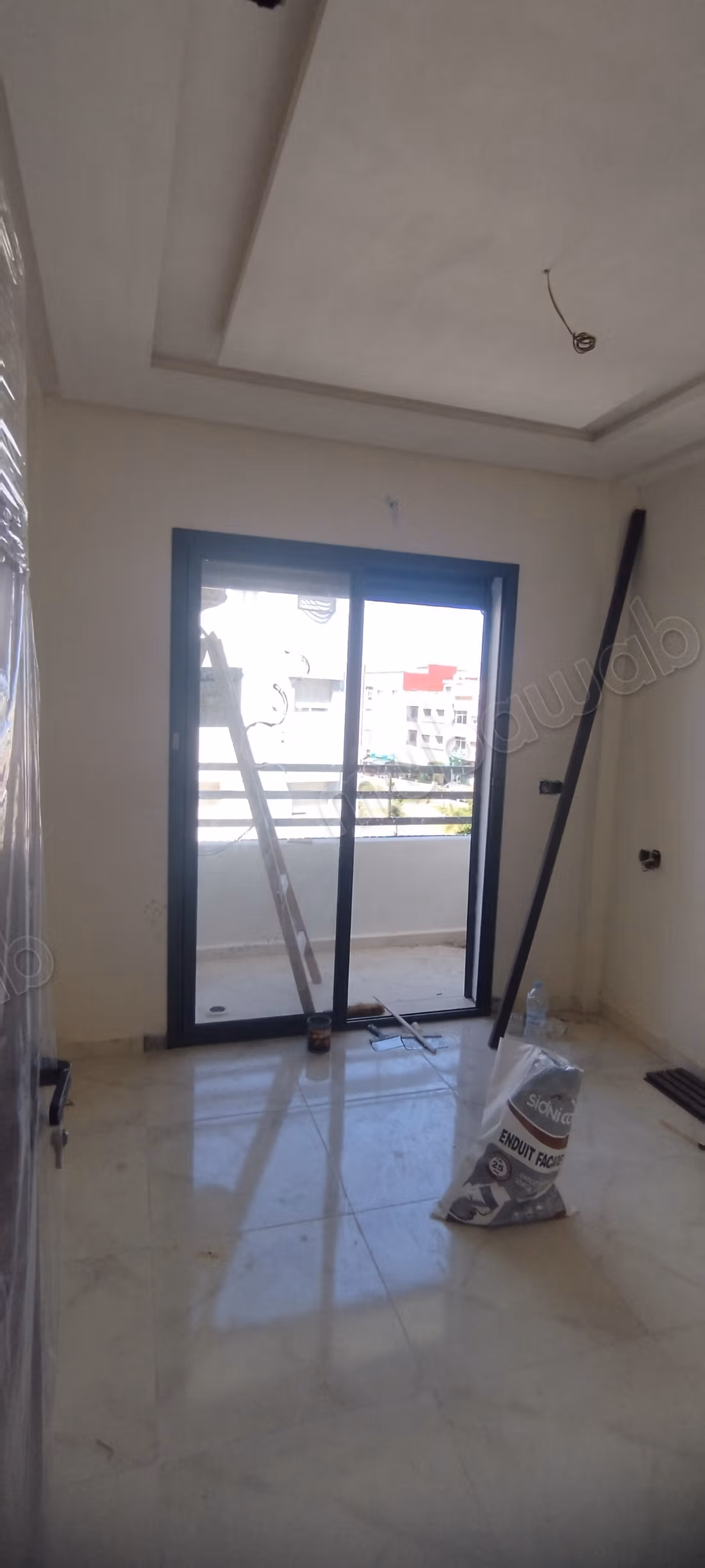 Bel appartement à vendre au Maghreb. 3 belles chambres. Four