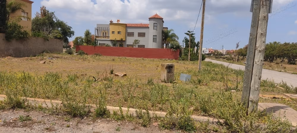 Terrain à vendre à Alfilline. 
Superficie 505 m²