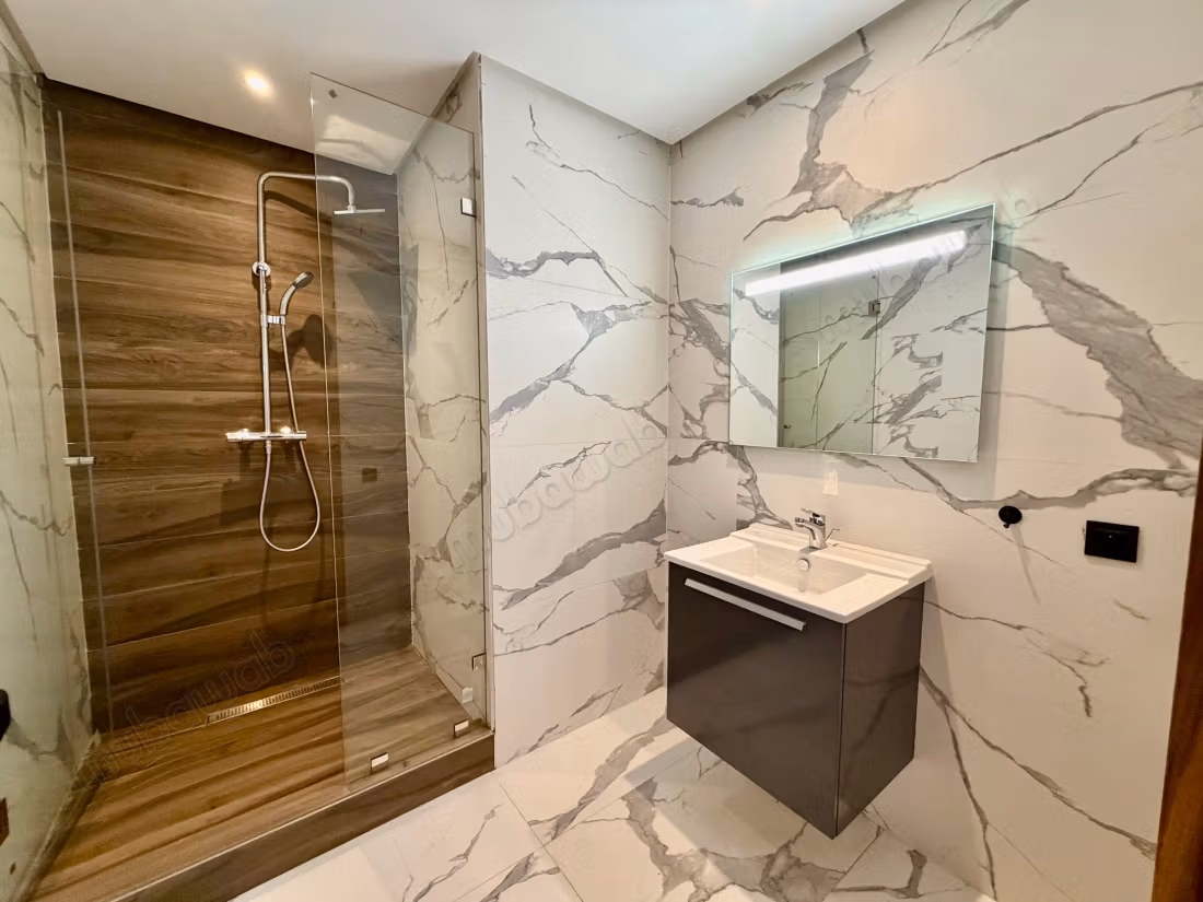 Twee kamer leeg appartement te huur in Aeria park
