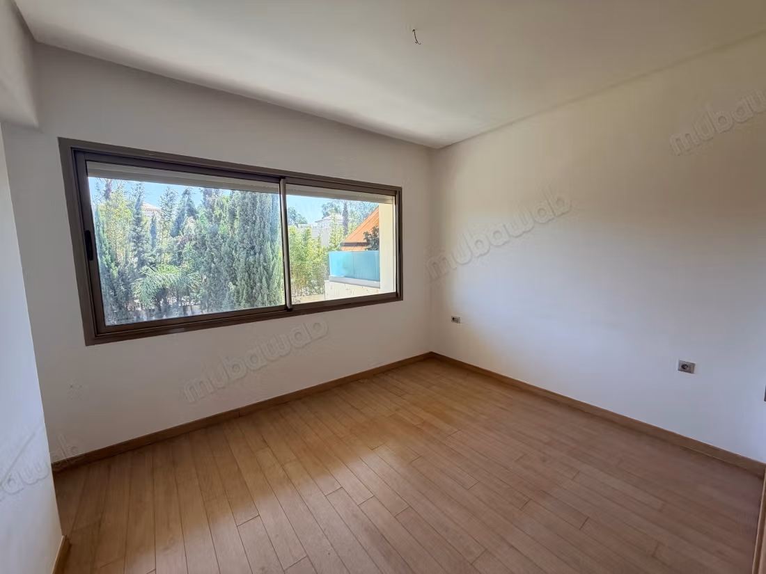 Posizione villa di alto standing a Ville Verte. Superficie totale di 395 m². Salotto marocchino tipico, residenza sicura