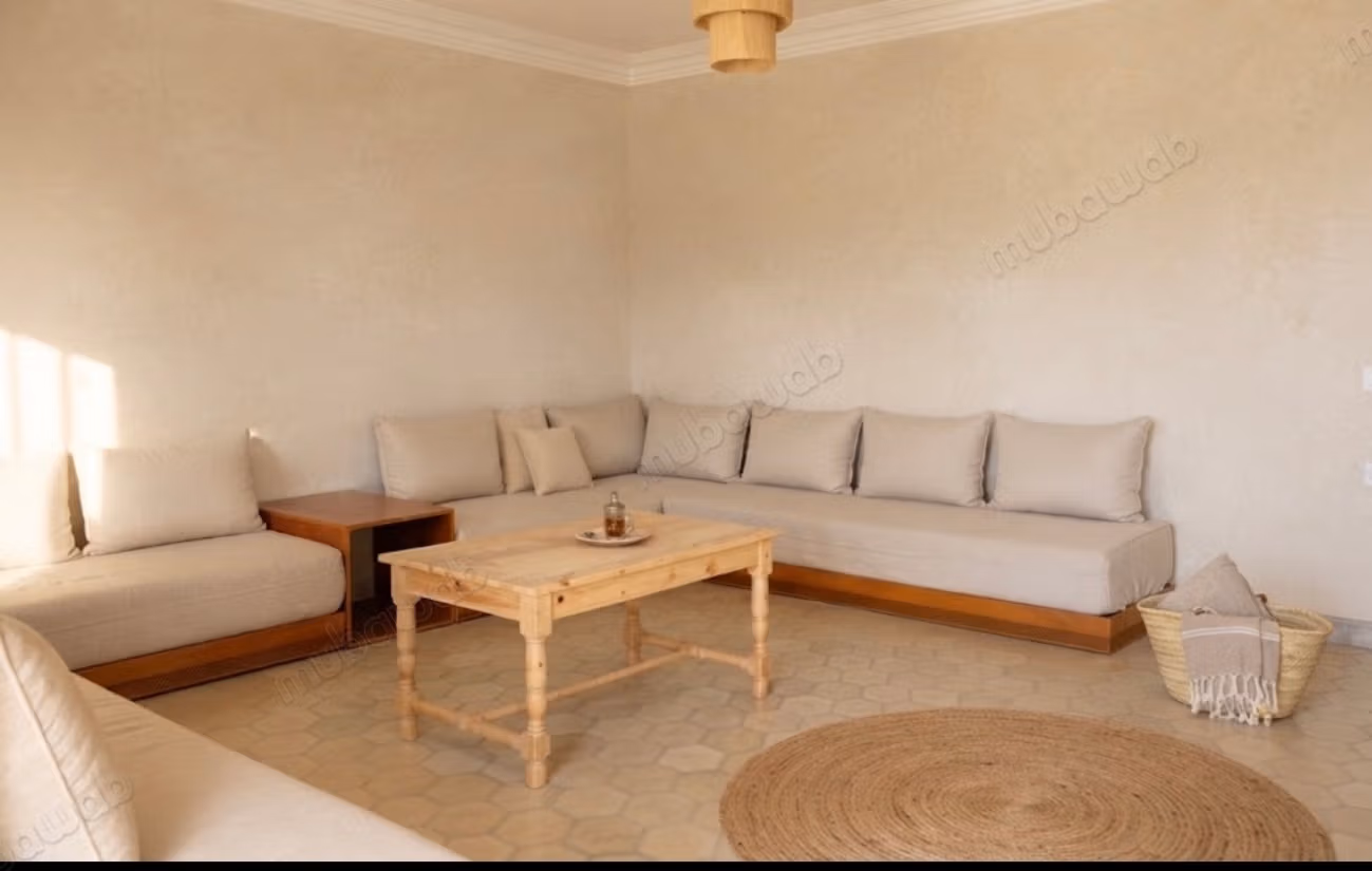 Casa in affitto da settembre a giugno a Tassoultante. 4 camere confortevoli. Arredata