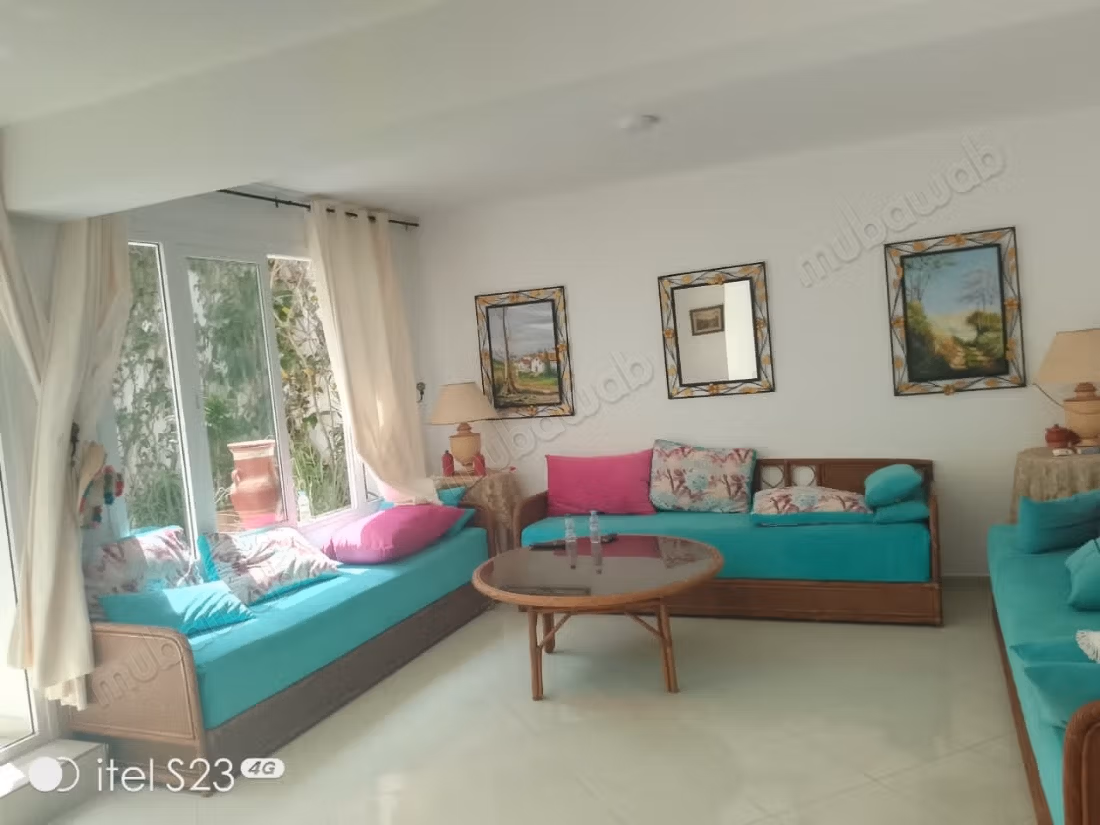 Appartement à louer à Mdiq. Superficie totale 80 m². Meublé
