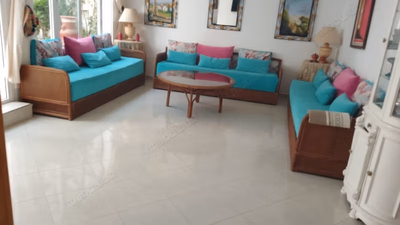 Appartement à louer à Mdiq. Superficie totale 80 m². Meublé