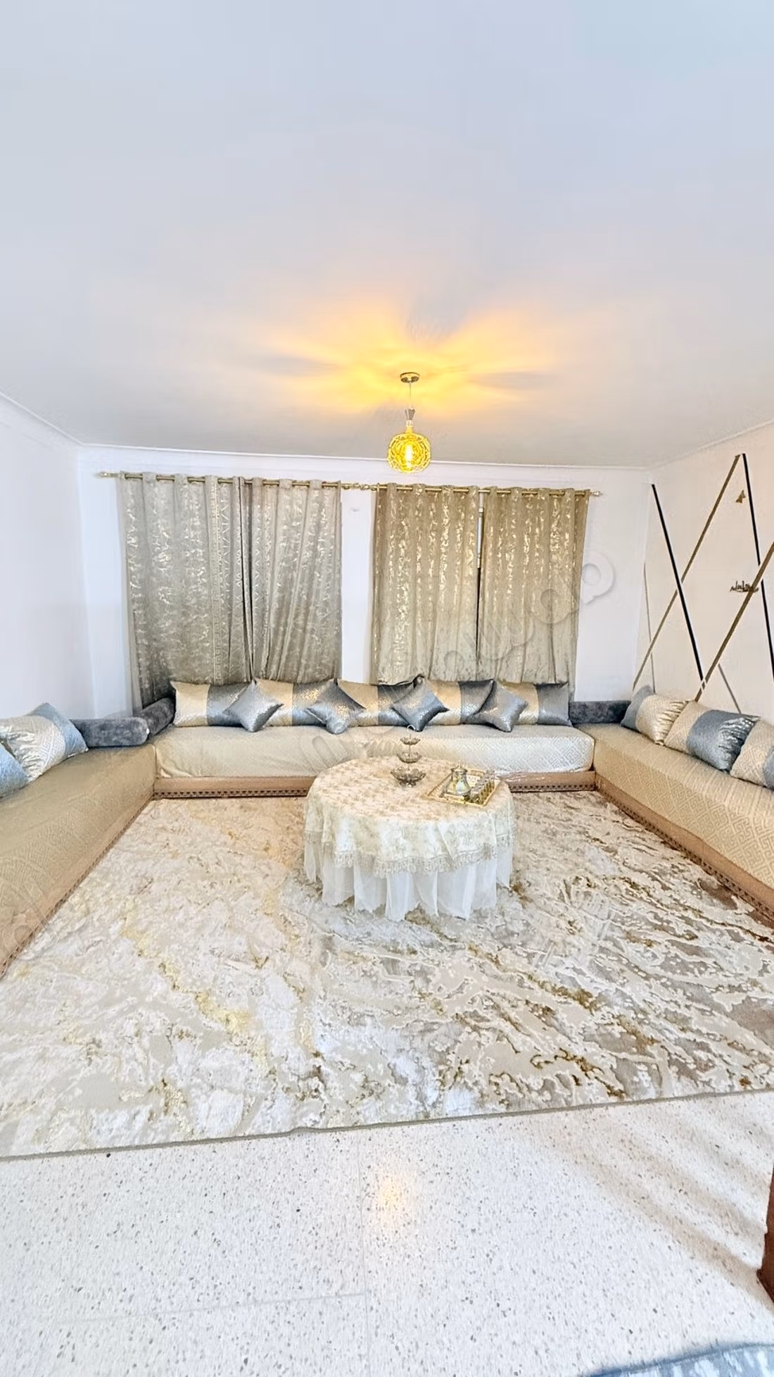 Appartement à louer à Nouvelle Ville. 
3 chambres agréables. 
Cuisine bien équipée