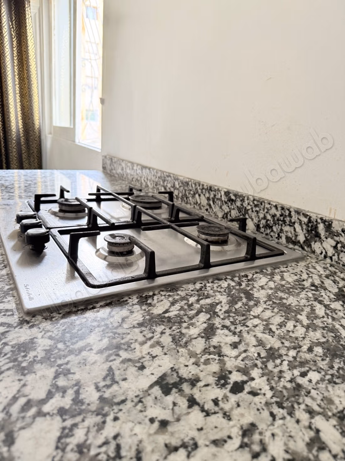 Appartement à louer à Nouvelle Ville. 
3 chambres agréables. 
Cuisine bien équipée