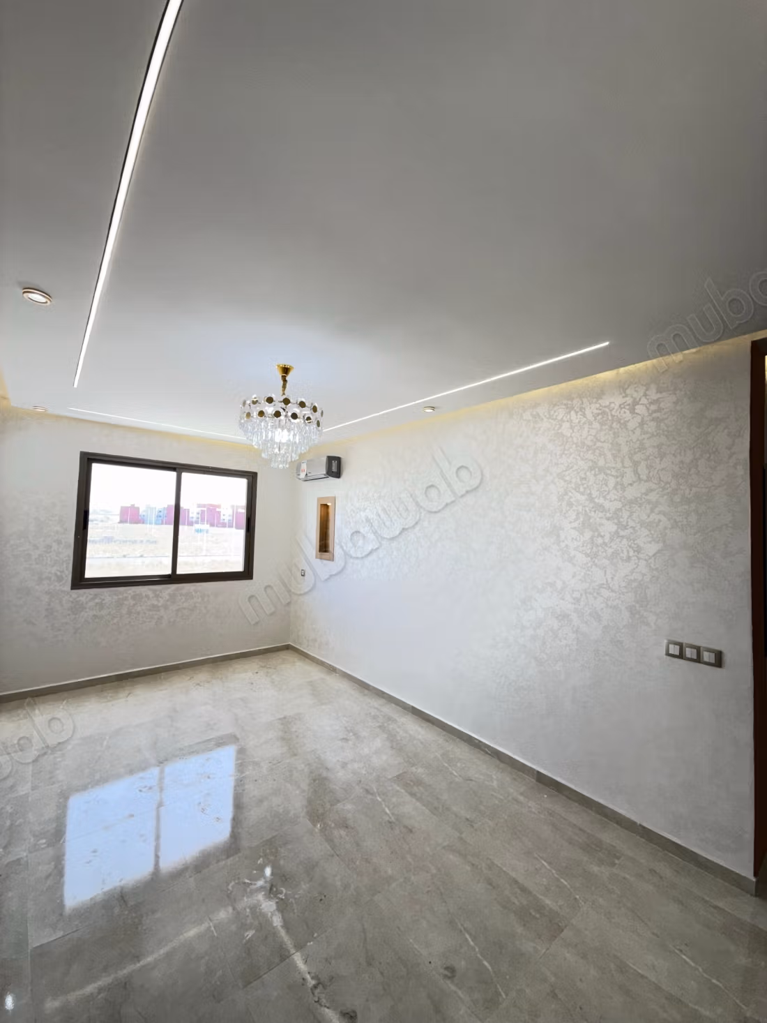 Appartement fabuleux à vendre à Assanaouber. 3 grands espaces de vie. Salon marocain, sécurité.