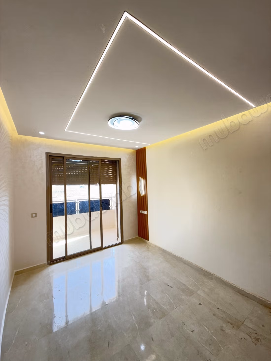 Appartement fabuleux à vendre à Assanaouber. 3 grands espaces de vie. Salon marocain, sécurité.