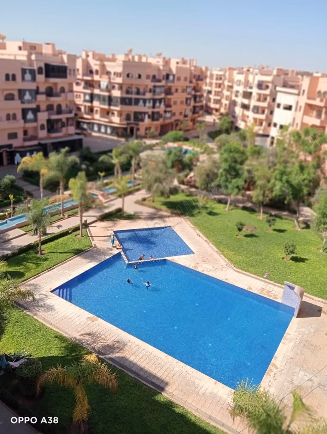 Bell'appartamento arredato con piscina e terrazza