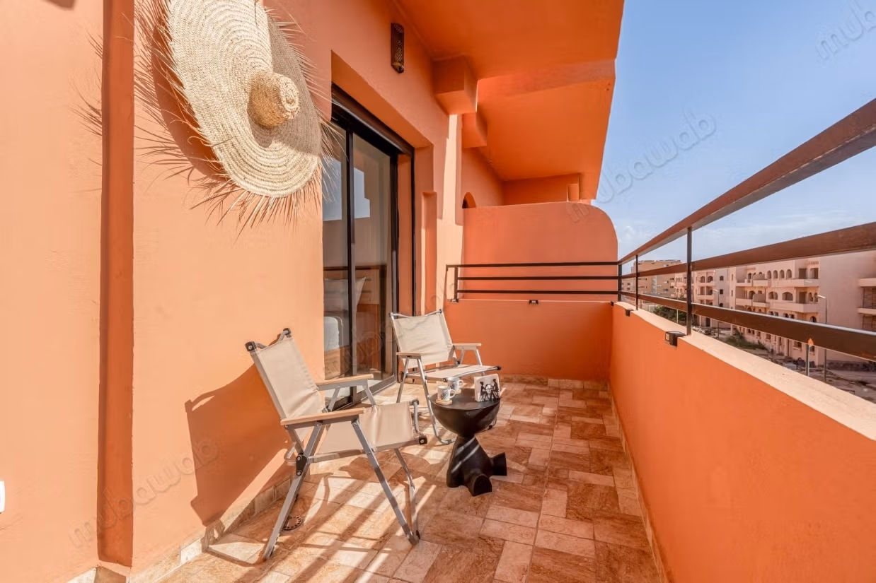 Bell'appartamento arredato con piscina e terrazza