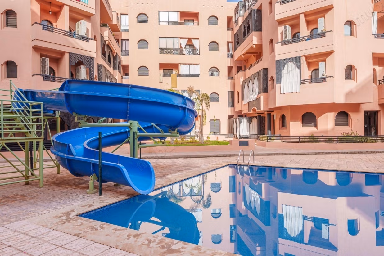 Bell'appartamento arredato con piscina e terrazza