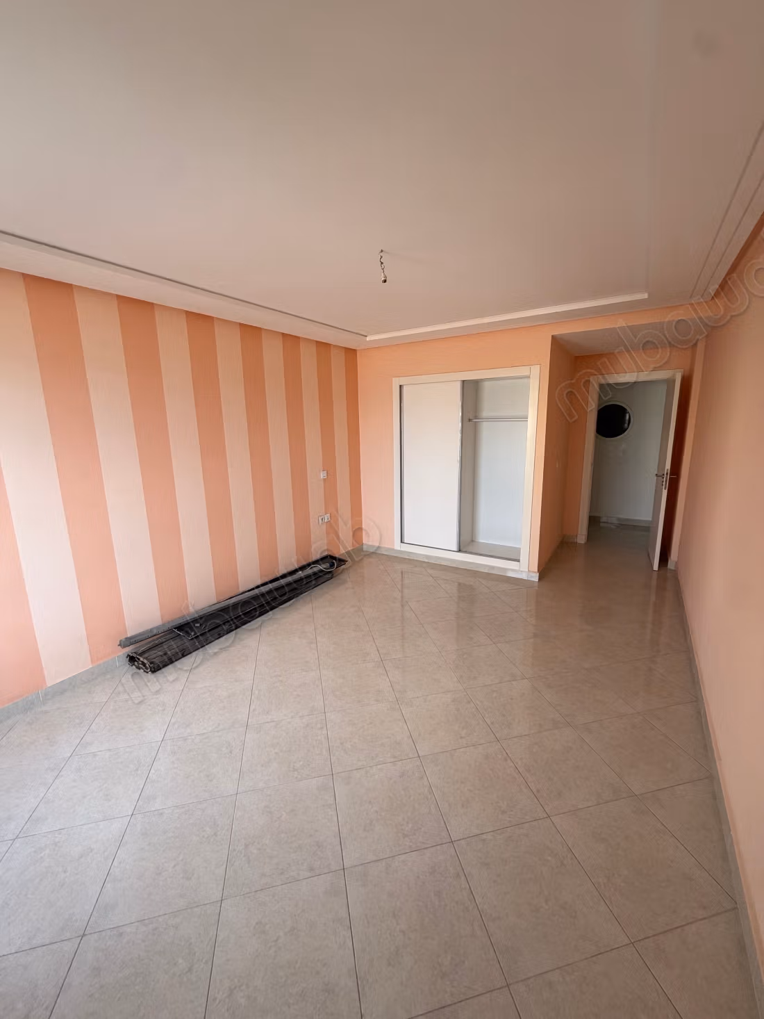 Apartamento en venta en el centro Iris de Tánger. Superficie total 155 m². Puerta blindada y vista al mar