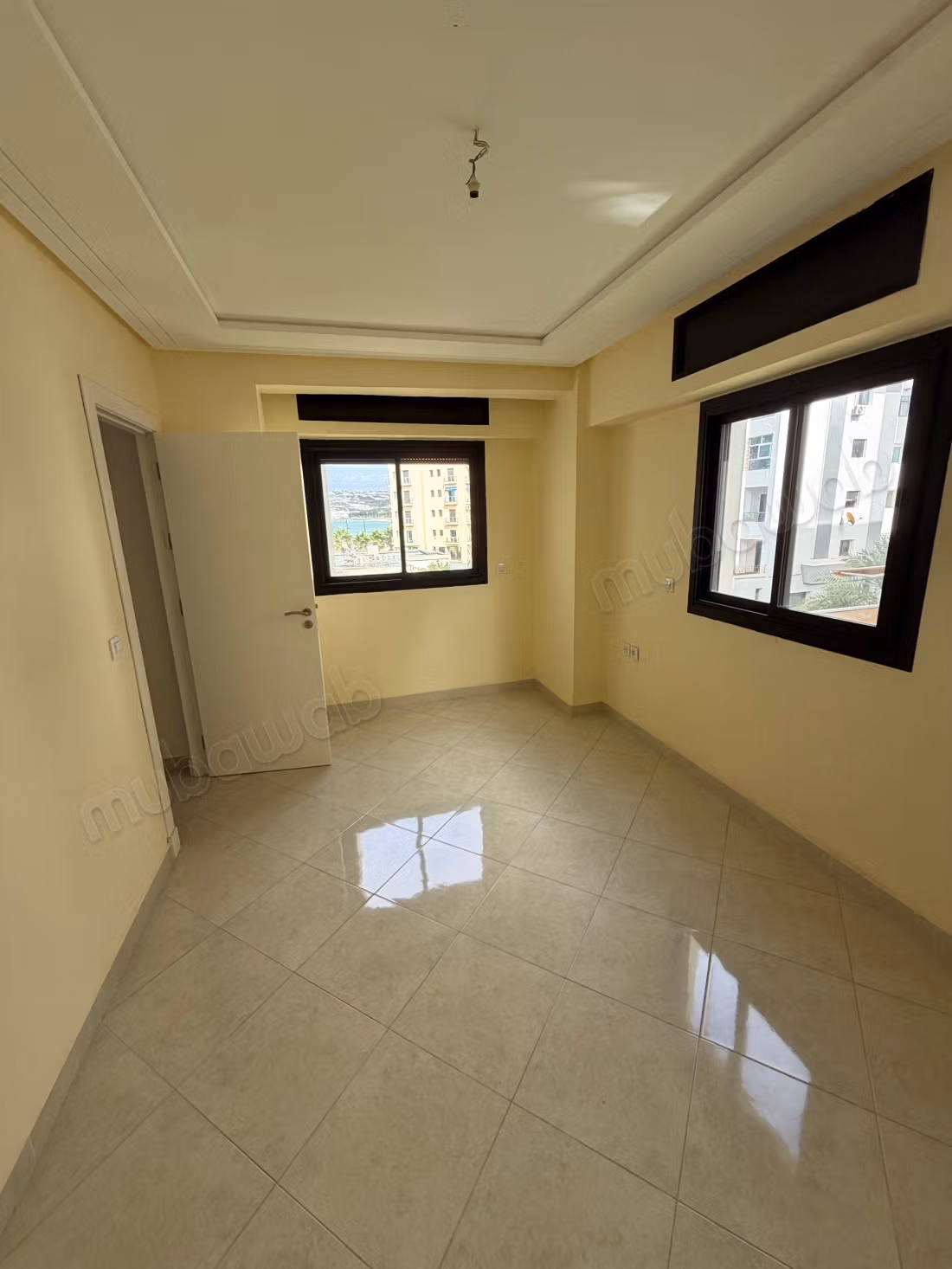 Apartamento en venta en el centro Iris de Tánger. Superficie total 155 m². Puerta blindada y vista al mar