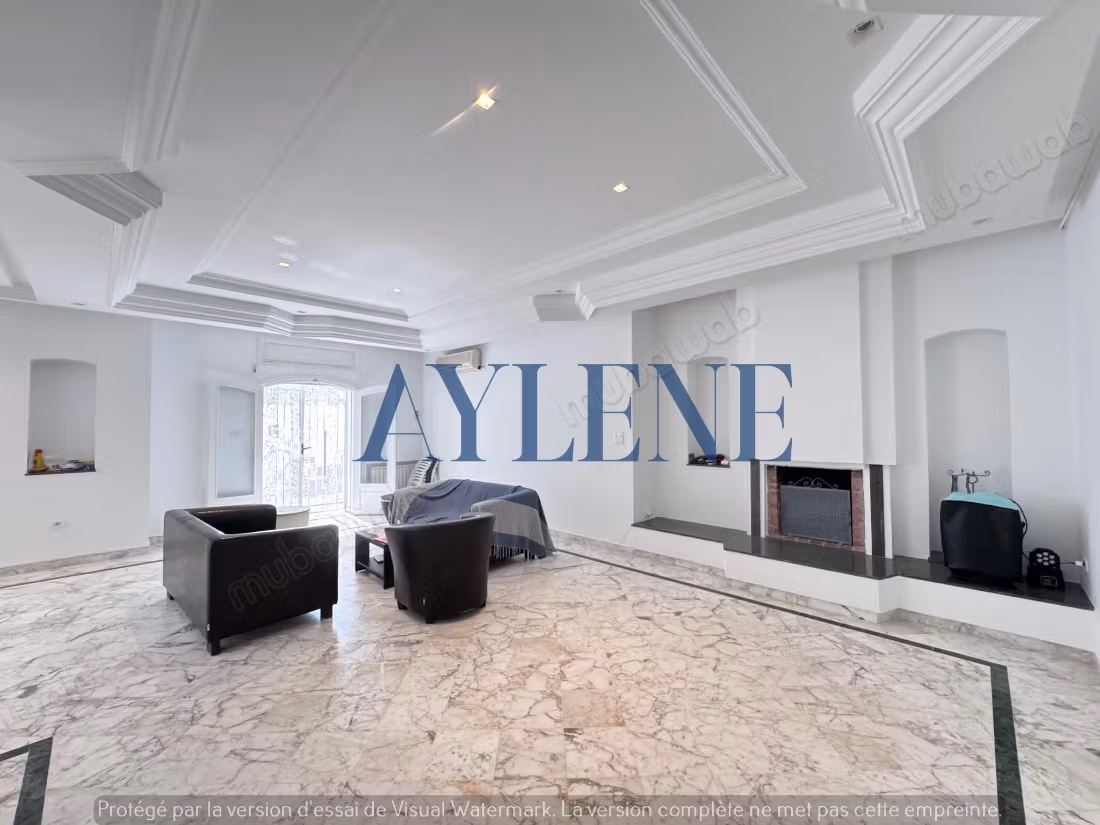 Une villa avec piscine à Carthage