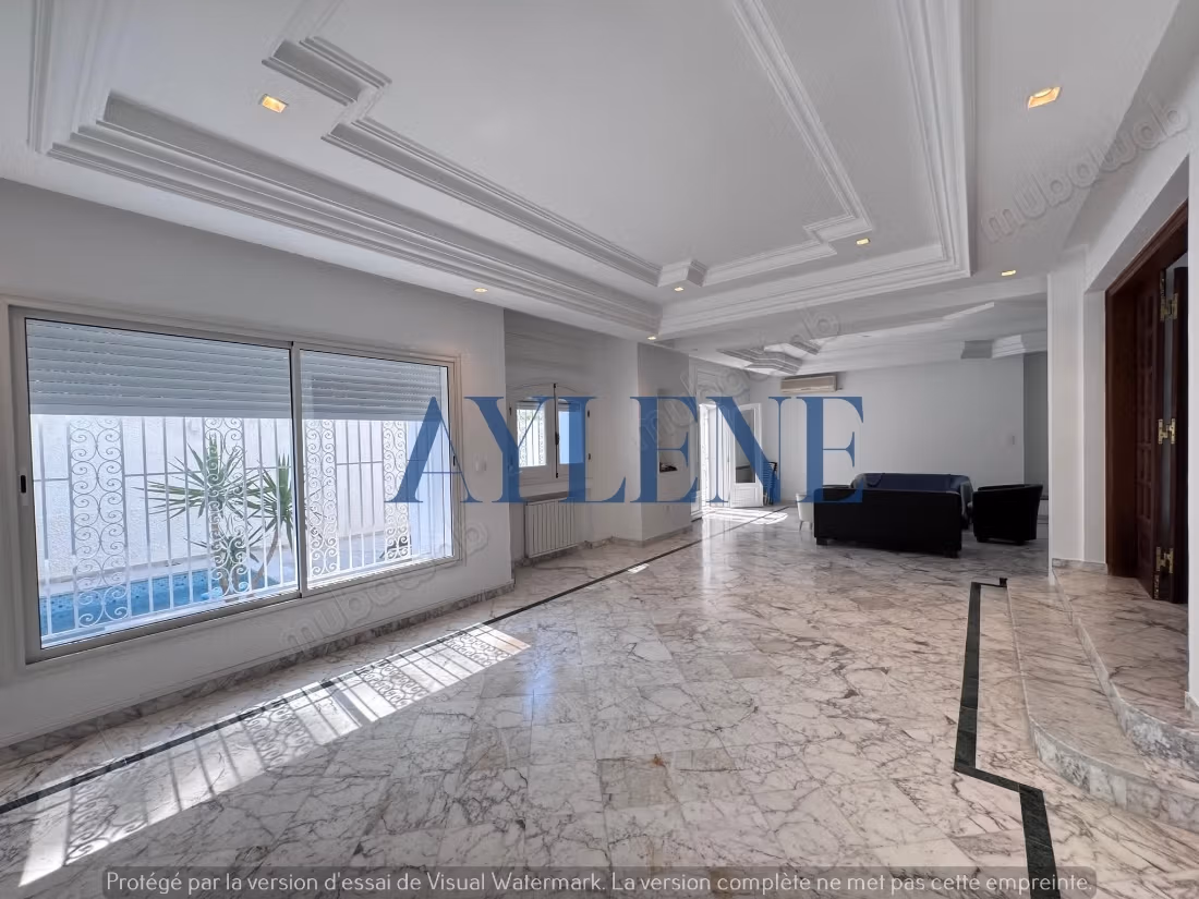 Une villa avec piscine à Carthage