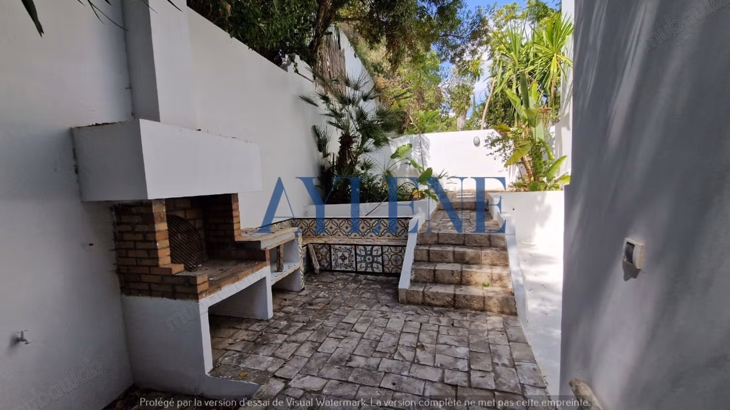 Villa avec piscine et une vue panoramique