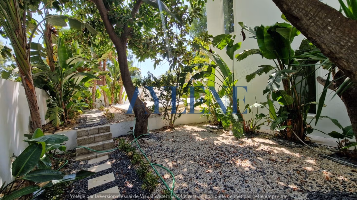 Villa avec piscine et une vue panoramique
