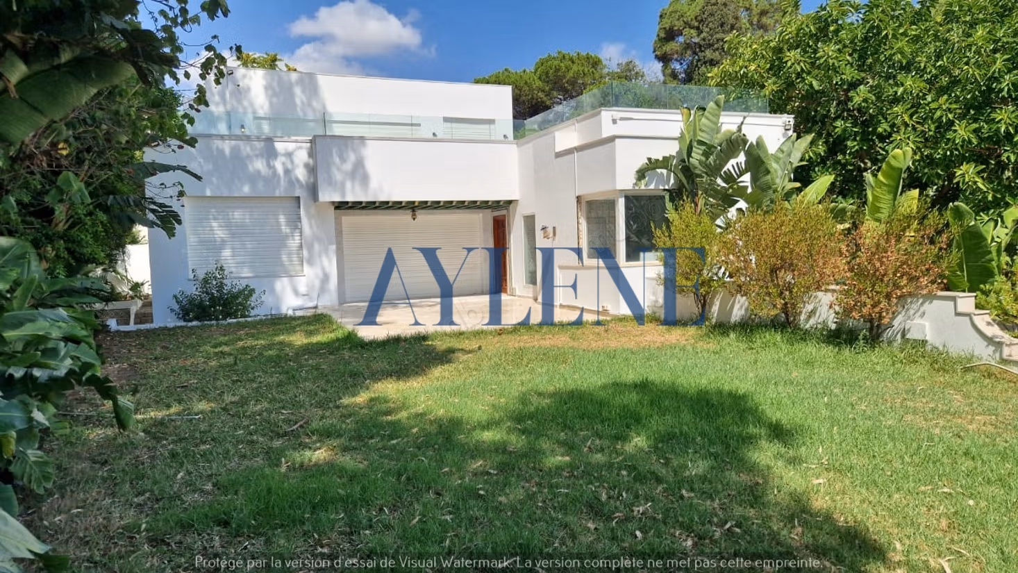 Villa avec piscine et une vue panoramique