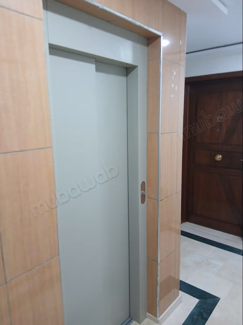 Vend appartement à Hoda. Superficie 83 m². Salon typique marocain, résidence sécurisée