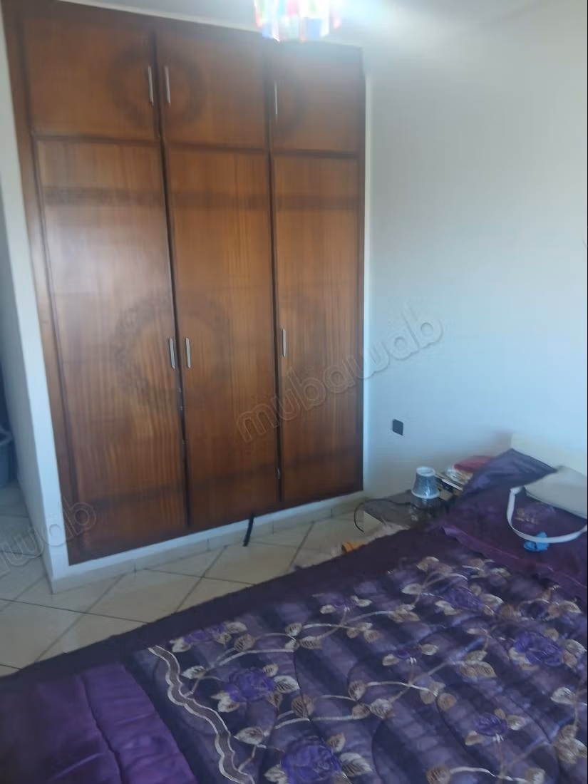 Vend appartement à Hoda. Superficie 83 m². Salon typique marocain, résidence sécurisée