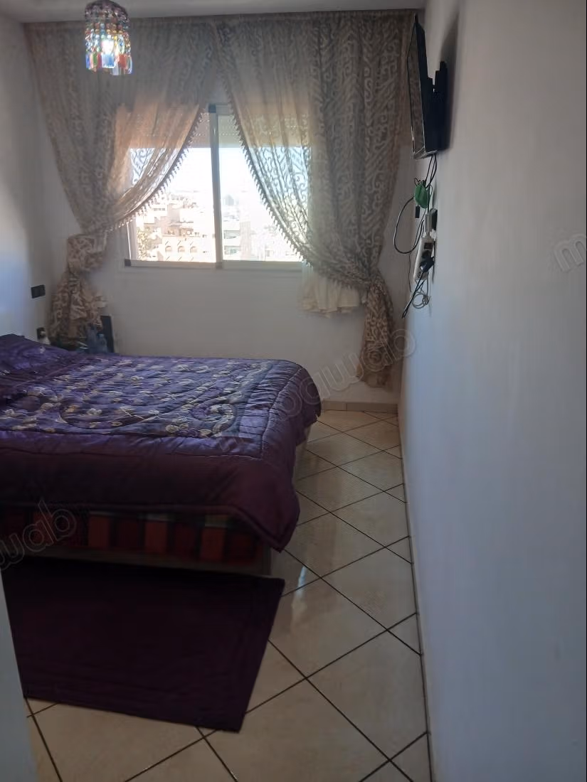 Vend appartement à Hoda. Superficie 83 m². Salon typique marocain, résidence sécurisée