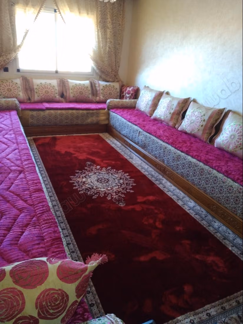 Vend appartement à Hoda. Superficie 83 m². Salon typique marocain, résidence sécurisée