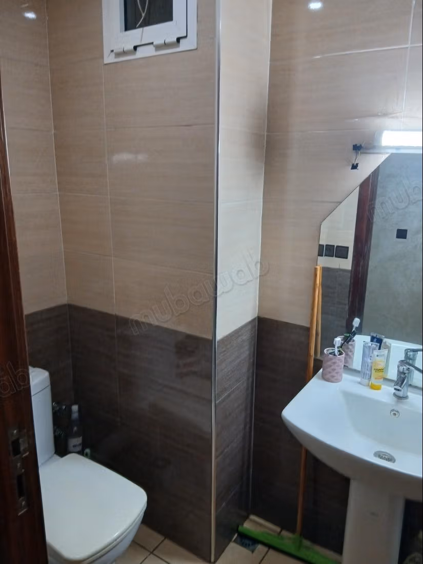 Vend appartement à Hoda. Superficie 83 m². Salon typique marocain, résidence sécurisée