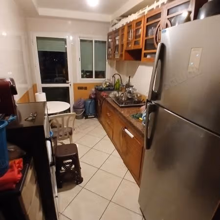 Vend appartement à Hoda. Superficie 83 m². Salon typique marocain, résidence sécurisée