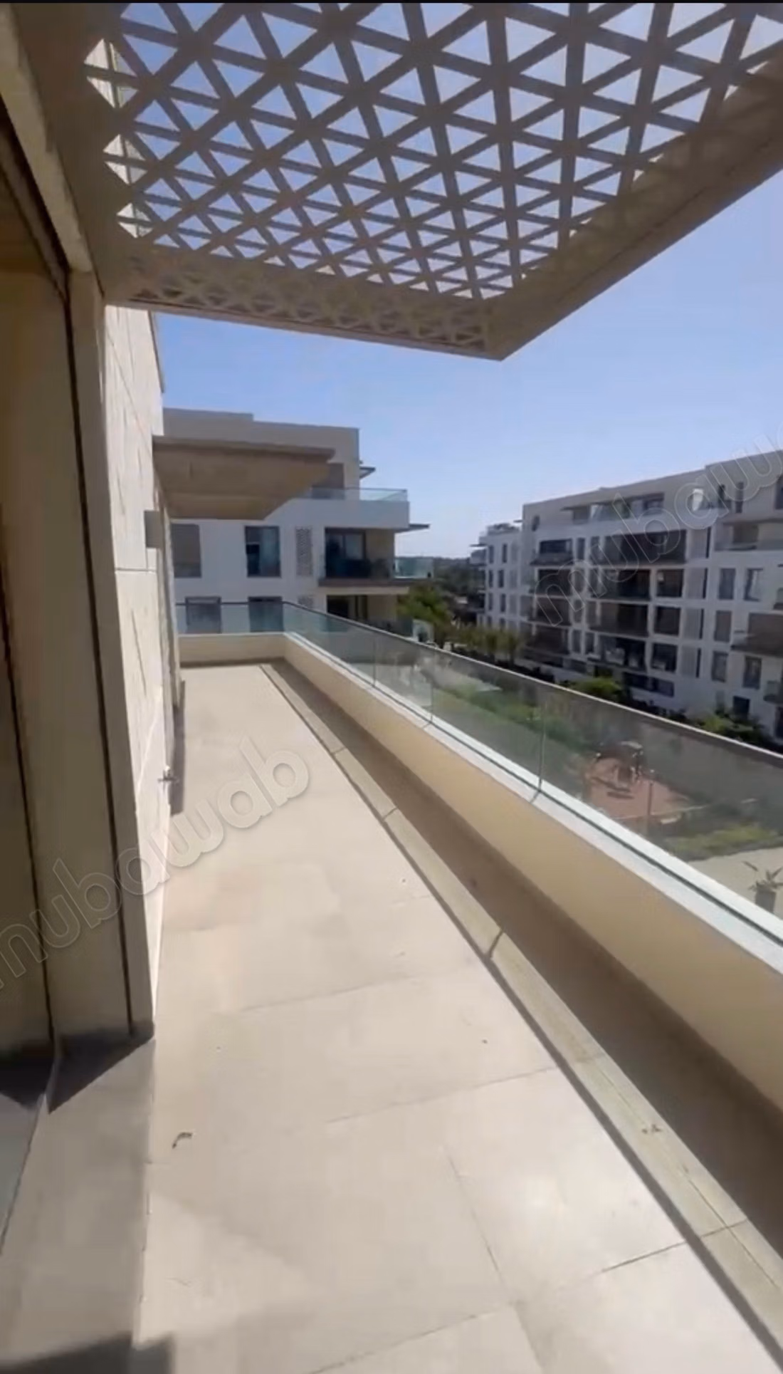 Appartement à louer à ORANGERAIE Souissi. Dimension 180 m². Piscine et service de gardien.