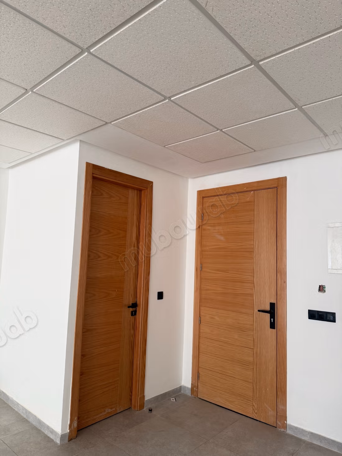 Bureaux à louer à Izdihar. 
Superficie 70 m². 
Avec garage et ascenseur